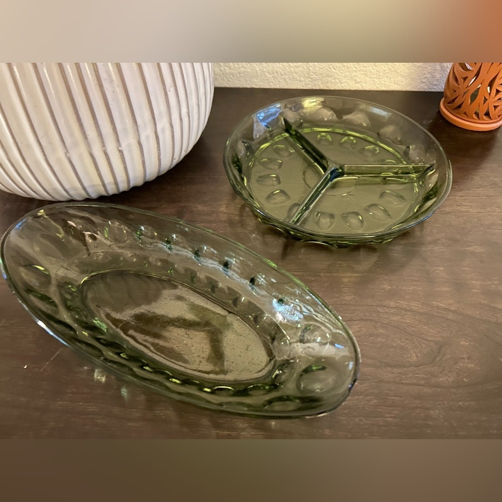 Vtg Hazel Atlas Thumbprint pattern  Avocado Green. Celery and divided dish.